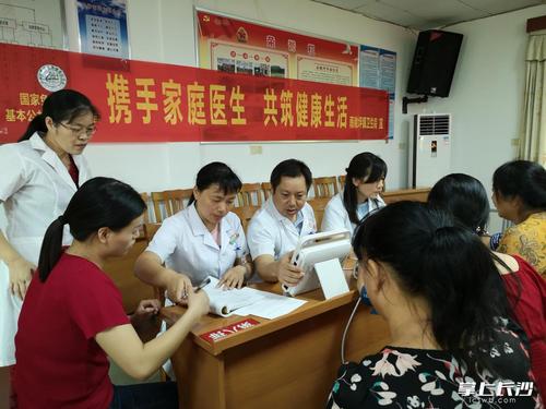 岳麓區雨敞坪鎮開展"健康教育與健康促進宣講團菜單式巡講"進機關活動